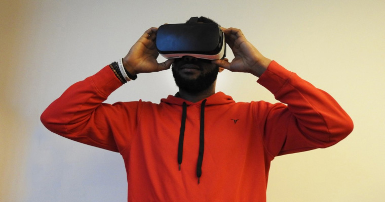 man with vr